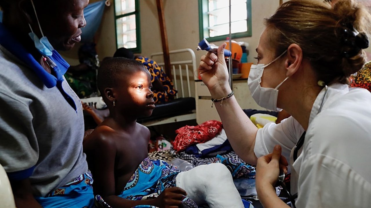 Sur 2011-2022, les appels à projets consacrés chaque année à la coopération hospitalière internationale ont permis d'accompagner 408 partenariats. L'Afrique concentre 35% des 11,7 M€ versés, une part qui ne cesse de s'accroître. (Godong/BSIP)