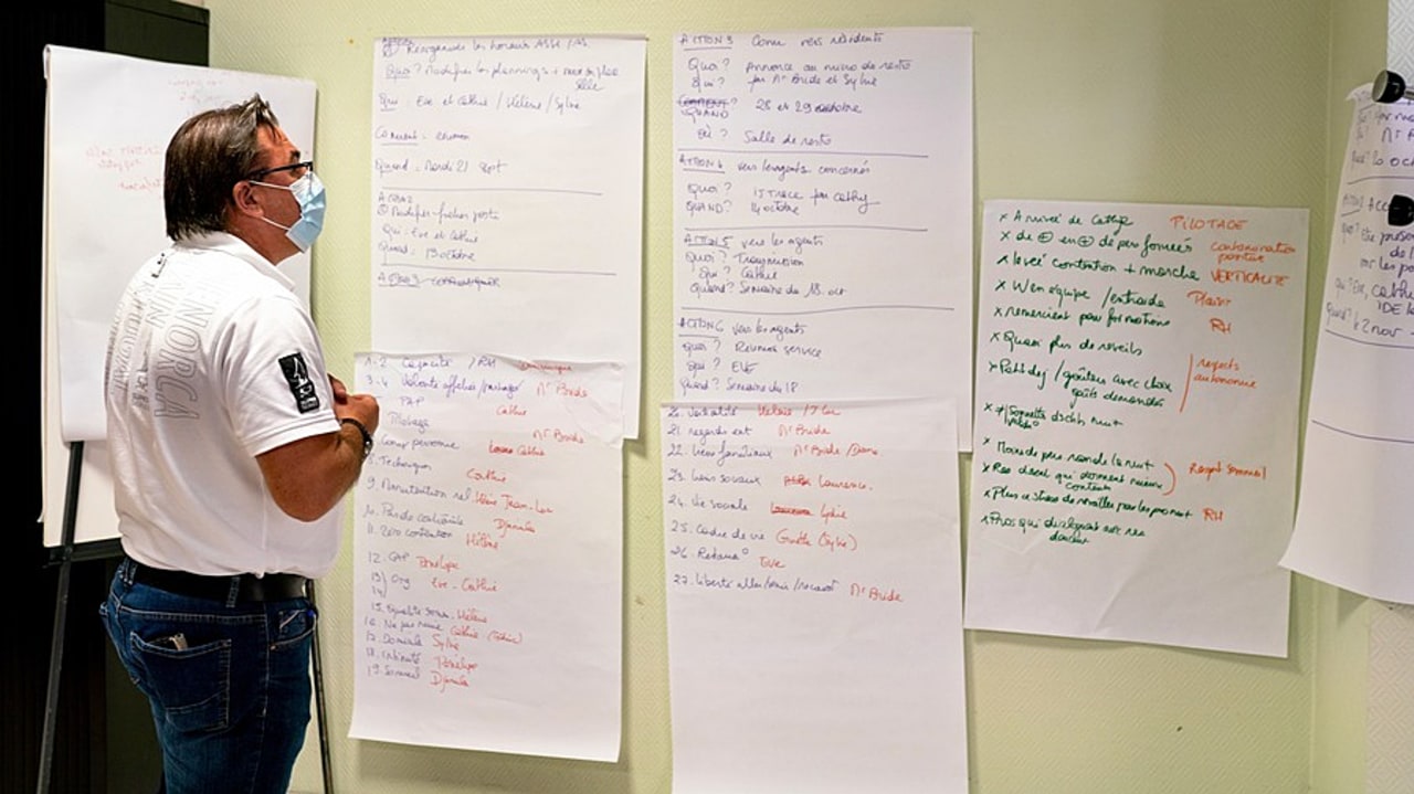 Une transposition au rabais ? Les syndicats de directeurs sonnent l'alerte : le risque est grand que la réforme de la haute fonction publique creuse des écarts dommageables entre les trois corps de direction (DH, D3S et DS) et accentue la crise d'attractivité qui les mine. (Morcillo/BSIP)