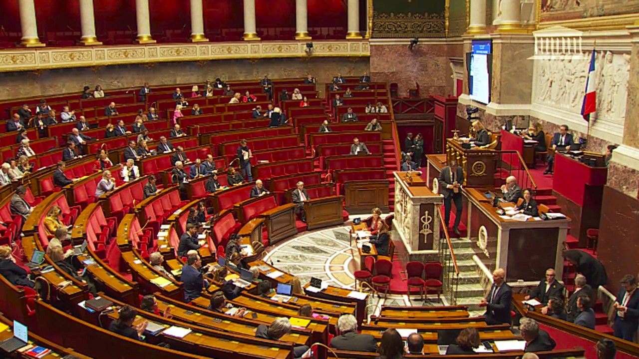 Pour de nombreux parlementaires, si la proposition de loi Bien vieillir permet de nouvelles avancées pour les droits des personnes âgées, elle ne peut se substituer à une loi Grand âge. Une position qui a incité plusieurs présidents de groupe à solliciter directement Gabriel Attal. (Assemblée nationale/capture d'écran)