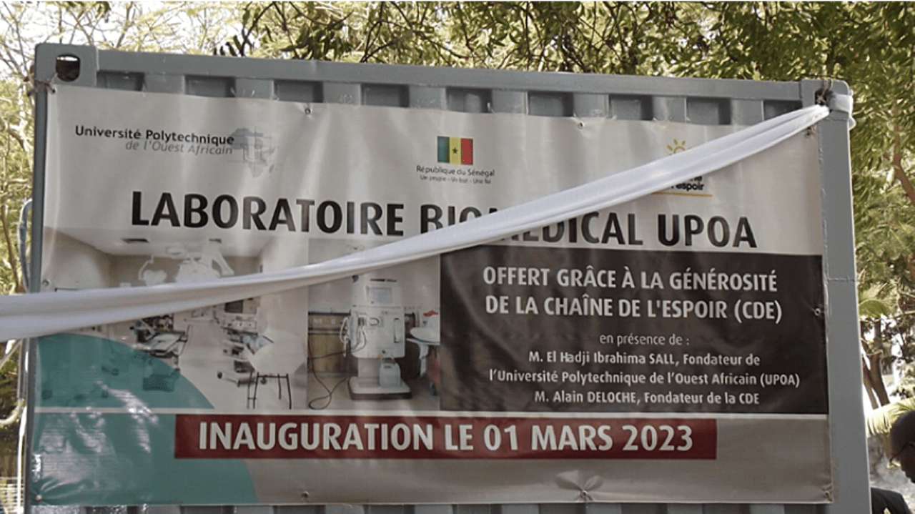 L'ONG a doté l'université polytechnique de l'Ouest africain d'un laboratoire d'étude dans le cadre d'un partenariat. Il a été inauguré le 1er mars 2023. (La Chaîne de l'espoir)