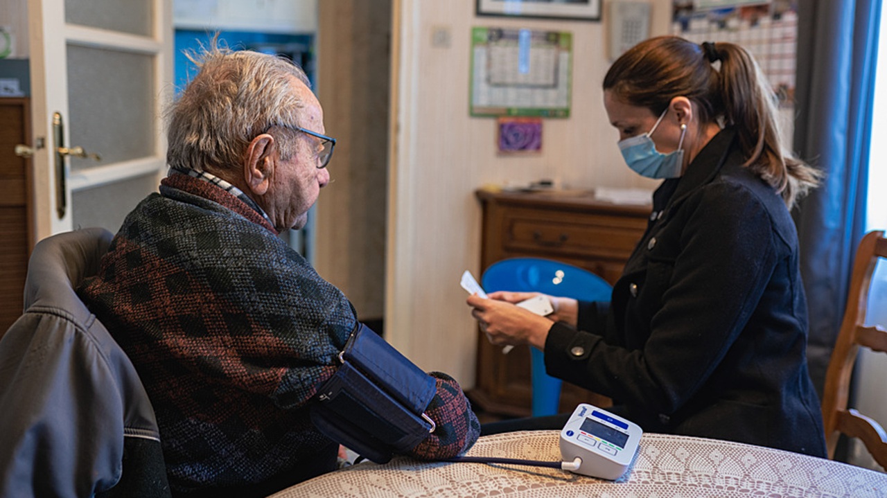 France Travail met à l'honneur les professionnels du soin et de l'accompagnement pendant une semaine. (Morcillo/BSIP)
