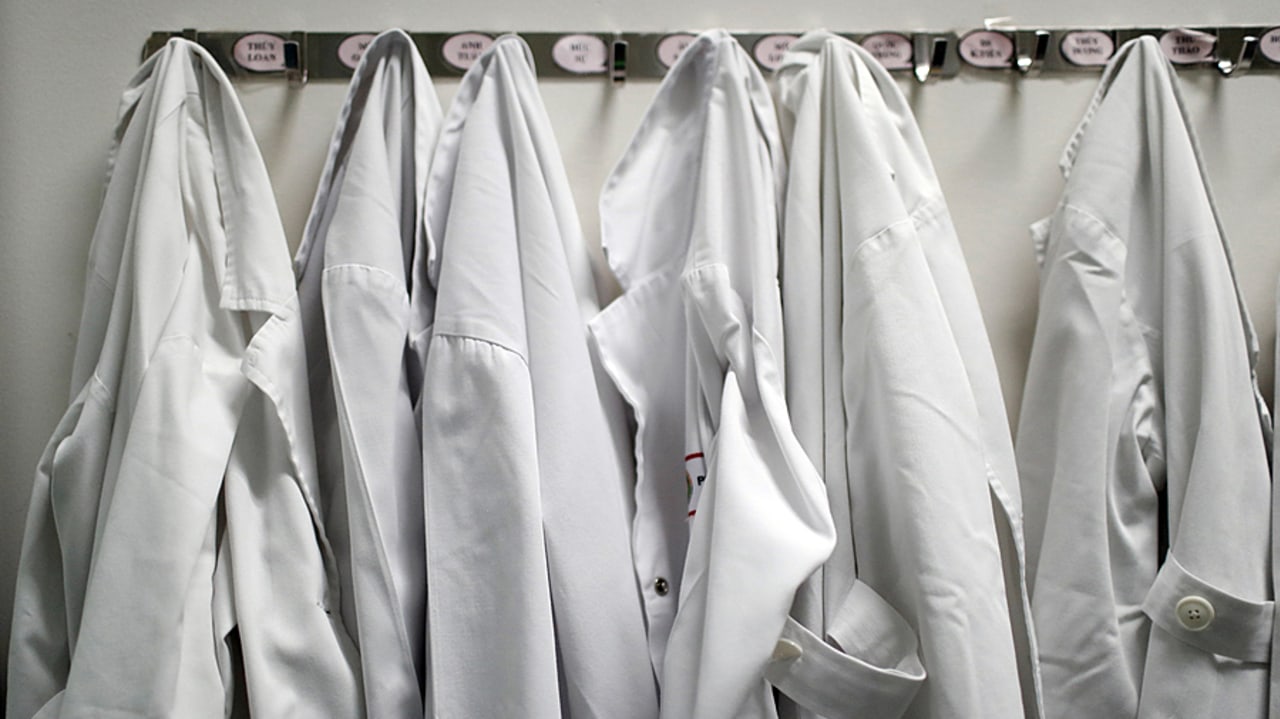 D'après la note de la DGOS, 4 165 Padhue ayant échoué aux EVC 2023 pourraient être concernés par ce nouveau statut. (Godong/BSIP)