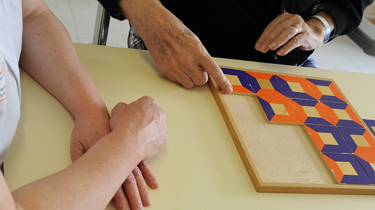 Le décret d'application de la loi Rist précise le nouveau rôle des ergothérapeutes. (Pascal Bachelet/BSIP)