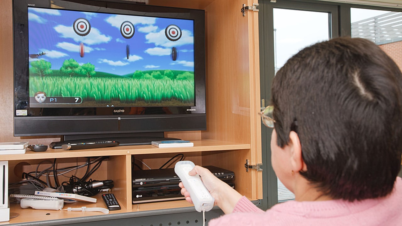 Le jeu vidéo peut aider les âgés à mieux accepter leur programme de rééducation. (John Birdsall/BSIP)