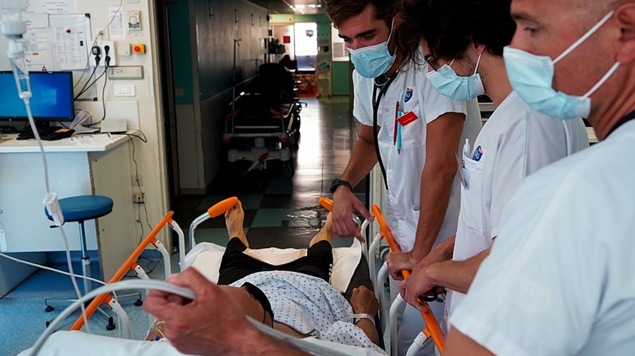 Dans la fonction publique hospitalière, les dossiers RH s'accumulent pour le Gouvernement. Pour les responsables en charge de ces questions, il est plus que temps que l'action politique reprenne le dessus tant les arbitrages attendus sont nombreux. (Tremelet/Image Point FR/BSIP)