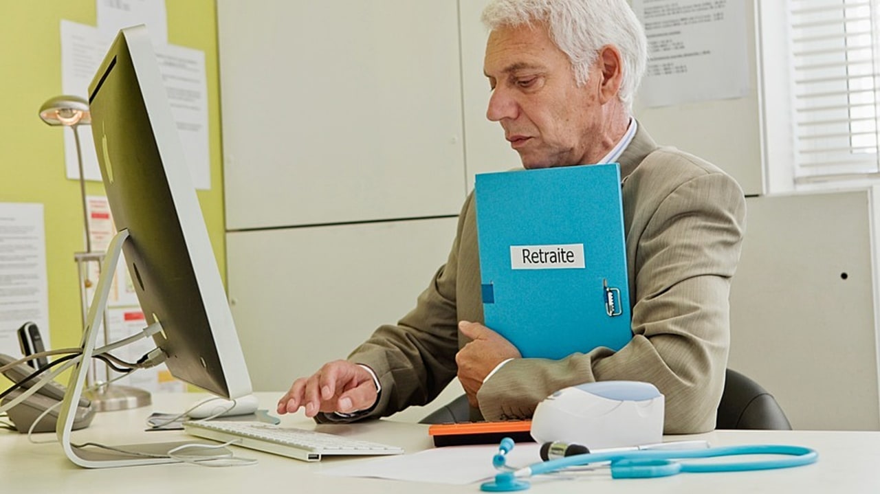 Pour combler le déficit grandissant de la CNRACL, le Gouvernement prévoit d'inclure dans le sous-objectif établissements de santé de l'Ondam une hausse de quatre points du taux de la contribution employeur, qui grimperait à 36,65%. (Bruno/Image point FR/BSIP)