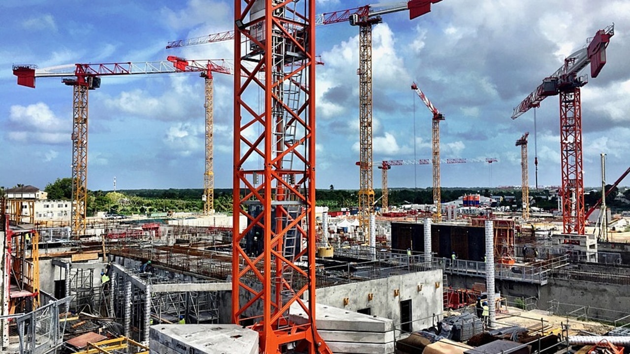 Là où les technologies de pointe sont souvent coûteuses et complexes, le concept "frugal" ou "low tech" recourt à des techniques éprouvées, des équipements faciles à entretenir et utiliser, des matériaux locaux et des procédés de construction écologiques. (Thomas Quéguiner/Hospimedia)