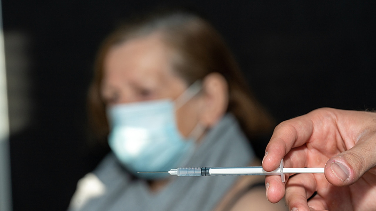 D'après une étude de Santé publique France, seulement 14,5% de la population exprimait un avis défavorable aux vaccins en 2022, contre 38% lors de la crise liée au virus H1N1, en 2010, durant laquelle l'État avait été accusé d'avoir vacciné trop largement. (Morcillo/Image Point FR/BSIP)