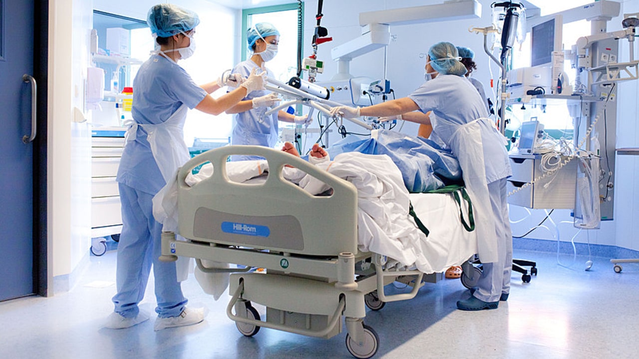 Des réanimateurs privés souhaitaient une revalorisation des gardes dans le cadre de la permanence des soins en établissement. Mais leurs arguments, notamment une rupture d'égalité avec les hospitaliers, n'ont pas convaincu le Conseil d'État. (Burger/Phanie)    