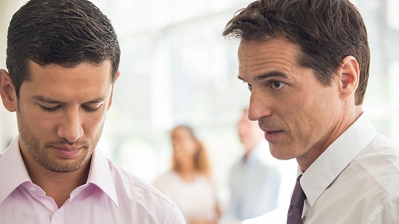 Le classement des directeurs d'hôpital chefs d'établissement en trois groupes de postes fonctionnels n'a pas été actualisé depuis septembre 2023. Leurs collègues du médico-social et directeurs des soins sont quant à eux toujours en attente pour un dispositif qui souffre des mêmes maux. (Altopress/PhotoAlto/BSIP)