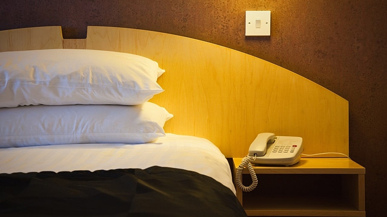 Malgré quelques atermoiements tarifaires, la dynamique de déploiement des hôtels hospitaliers est lancée avec un nombre de nuitées certes encore modeste mais qui a tout de même triplé sur 2021-2023, passant de 37 000 à 90 000 en deux ans. (Jon Boyes/BSIP)