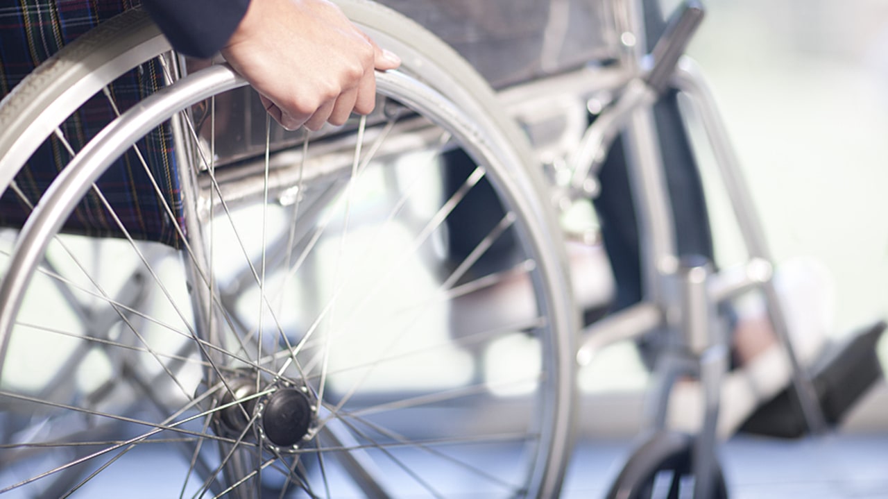 La ministre des Sports tient à mentionner le rôle des ESMS pour faciliter la pratique sportive. Des référents sport seront ainsi généralisés dans chaque structure, et le dispositif 30 minutes d'activité physique auprès des enfants y sera déployé. (Cultura/Image source/BSIP)