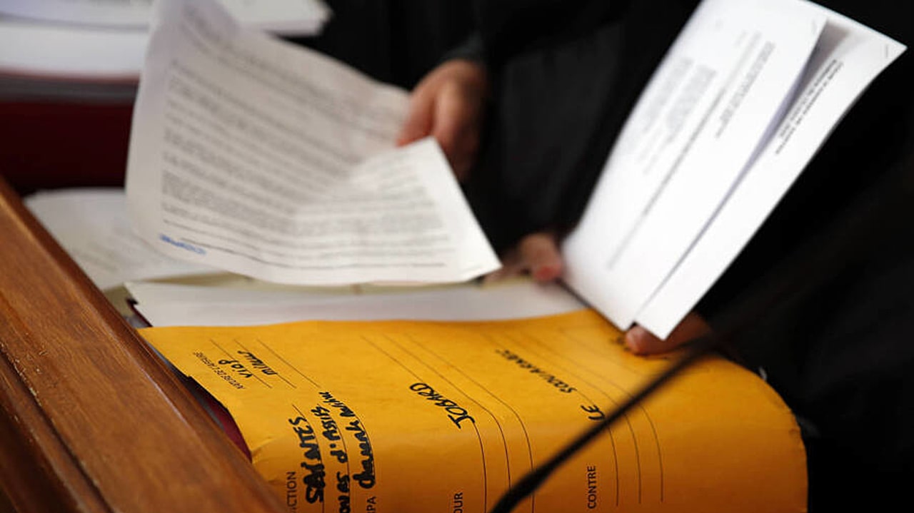 Avec l'affaire Joël Le Scouarnec, les directeurs d'établissements remettent en question leurs pratiques. Selon eux, les signalements sont la clé pour tenter de lutter efficacement contre les violences à l'hôpital. (Francois Mori/AP/SIPA)