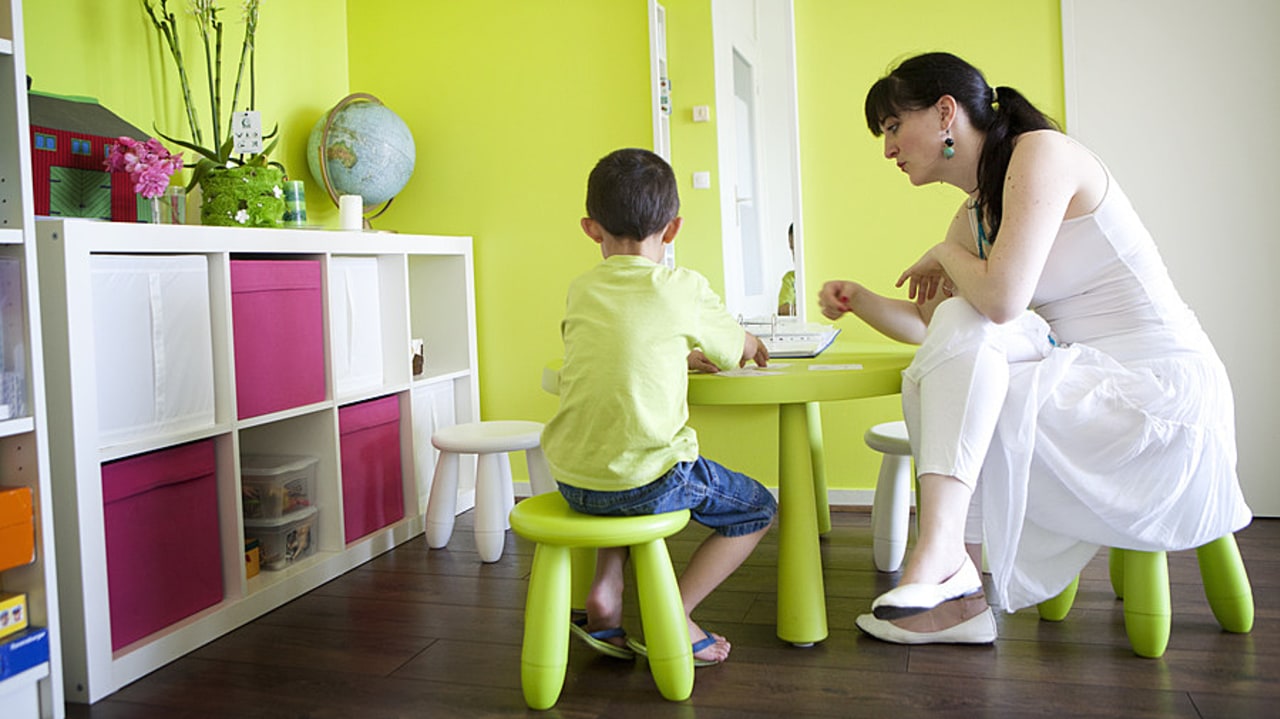 Les troubles de développement du langage se manifestent par des atteintes au niveau de la phonologie, de l'articulation, de la production des mots, du lexique, du vocabulaire ou de la syntaxe. (Amélie Benoist/Image Point Fr /BSIP)