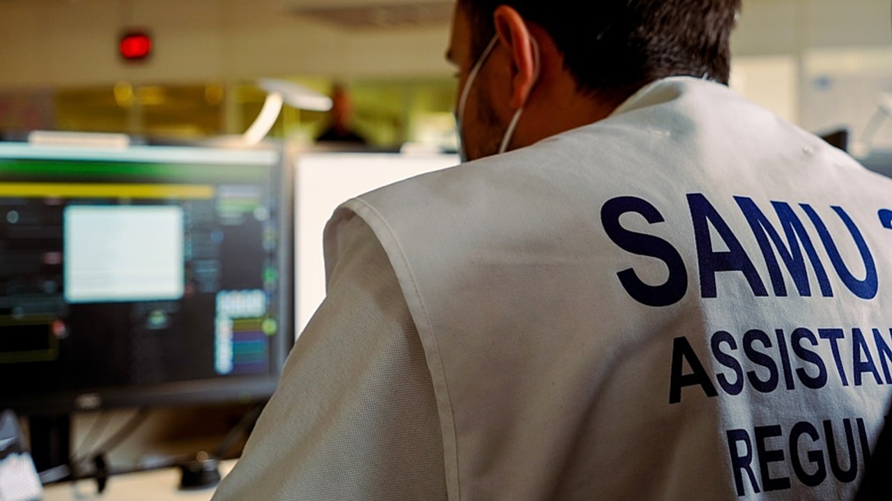 Plusieurs ARS font le constat d'un nombre encore important d'agents en fonction d'assistant de régulation médicale non diplômés au niveau des Samu, ce qui sera rigoureusement interdit début 2026. (Tremelet/Image Point FR/BSIP)