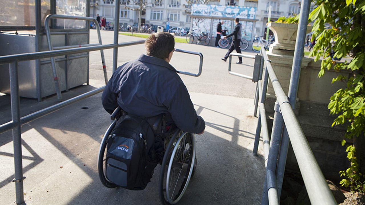 François Bayrou rappelle à ses ministres leur obligation de disposer d'un haut fonctionnaire au handicap et à l'inclusion au sein de leur administration. (Amélie Benoist/Image Point FR/BSIP)
