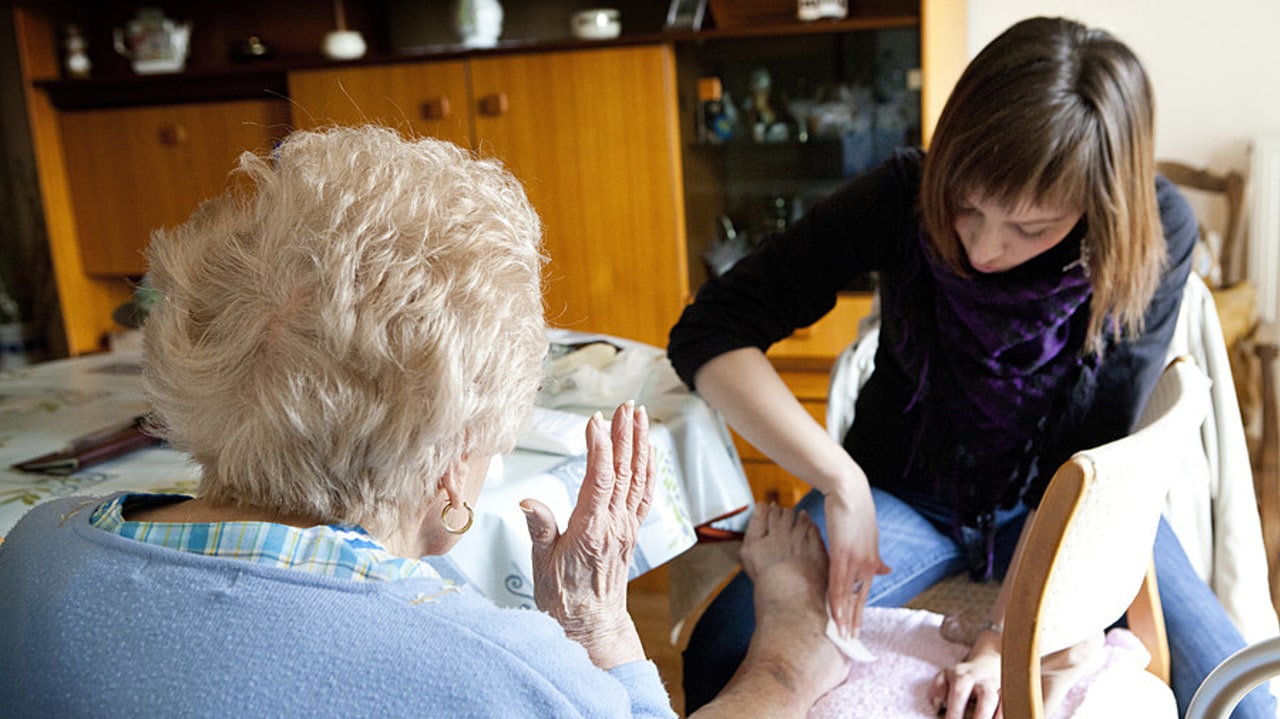 Les organisations professionnelles ont accueilli avec circonspection les premiers éléments de la circulaire budgétaire 2025 pour les établissements et services sociaux et médico-sociaux. (Amélie Benoist/Image point FR/BSIP)
