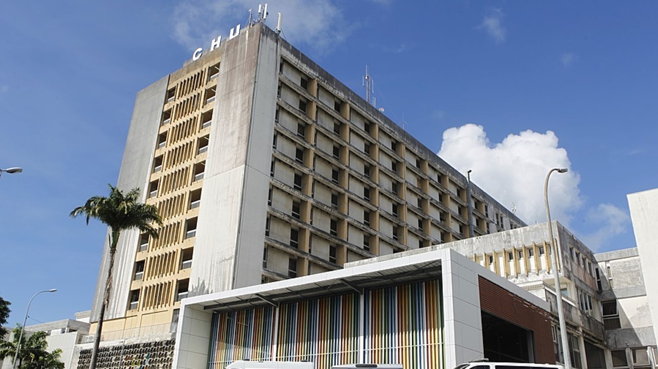 Pendant quasiment vingt jours fin mars-début-avril, le CHU de Guadeloupe est resté lourdement paralysé dans son fonctionnement à cause de l'arrêt coup sur coup de deux baies de stockage informatique. (Gilles Morel/Simax/Sipa)