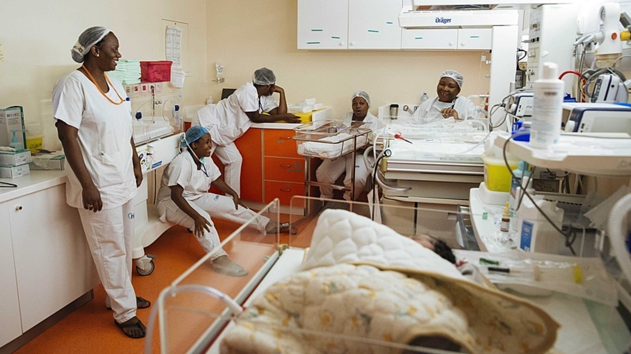 L'Inspection générale des affaires sociales et celle de l'éducation, du sport et de la recherche vont évaluer "l'opportunité, la faisabilité et les modalités de mise en œuvre" à Mayotte d'une première année d'accès aux études de santé et d'une formation en maïeutique. (Joly Lewis/Sipa)