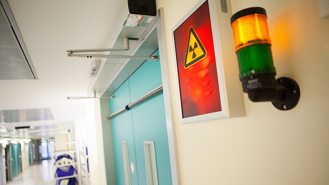 Le développement rapide des techniques médicales innovantes, loin du temps long du nucléaire, constitue un défi pour la radioprotection. (Amélie Benoist/Image Point FR/BSIP)