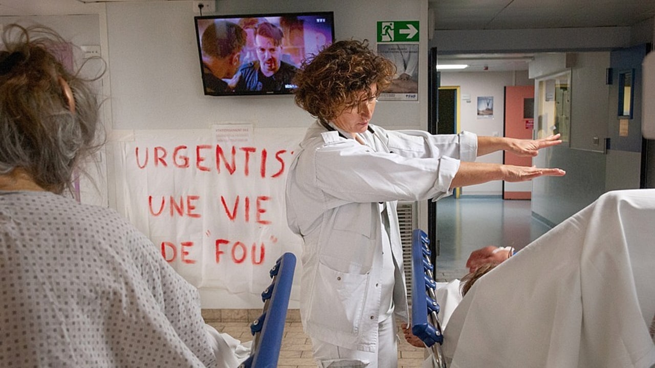 Vingt-quatre heures. Ce peut être moins mais pas plus. Ce bornage maximal du travail de l'urgentiste est sa raison d'être. Dans ce temps contraint, ce spécialiste des flux de patients trie, diagnostique, traite et orienter en cas de risque vital immédiat ou à court terme. (Pascal Bachelet/BSIP)