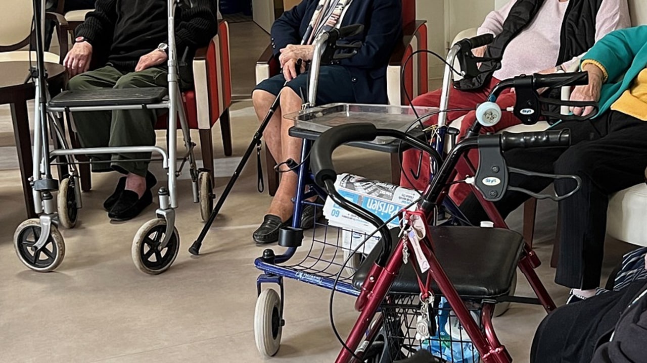 La Cour des comptes relève des moyens financiers trop restreints limitant les animations et les sorties pour les résidents. (Emmanuelle Deleplace/Hospimedia)