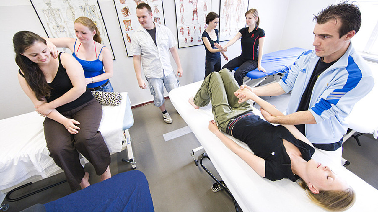 De nombreux étudiants en kinésithérapie ont des conditions de vie précaires (DPA picture alliance/ BSIP) 