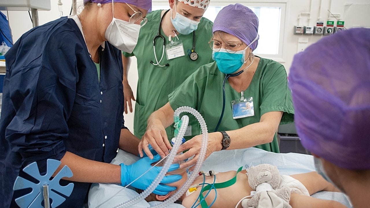 D'ici novembre, les astreintes médicales sont revalorisées. Cette date passée, le dispositif actuel sera simplifié pour offrir un niveau de forfaitisation plus fin prenant mieux en compte notamment l'intensité du travail et la télémédecine. (Pascal Bachelet/BSIP)