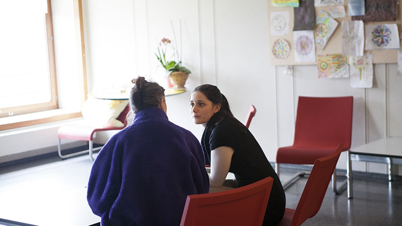 L'accompagnement d'un patient dans l'élaboration de directives anticipées en psychiatrie transforme la relation soignant-soigné. Cet échange peut contribuer à valoriser les bonnes pratiques professionnelles. (Amélie Benoist/Image Point FR/BSIP)