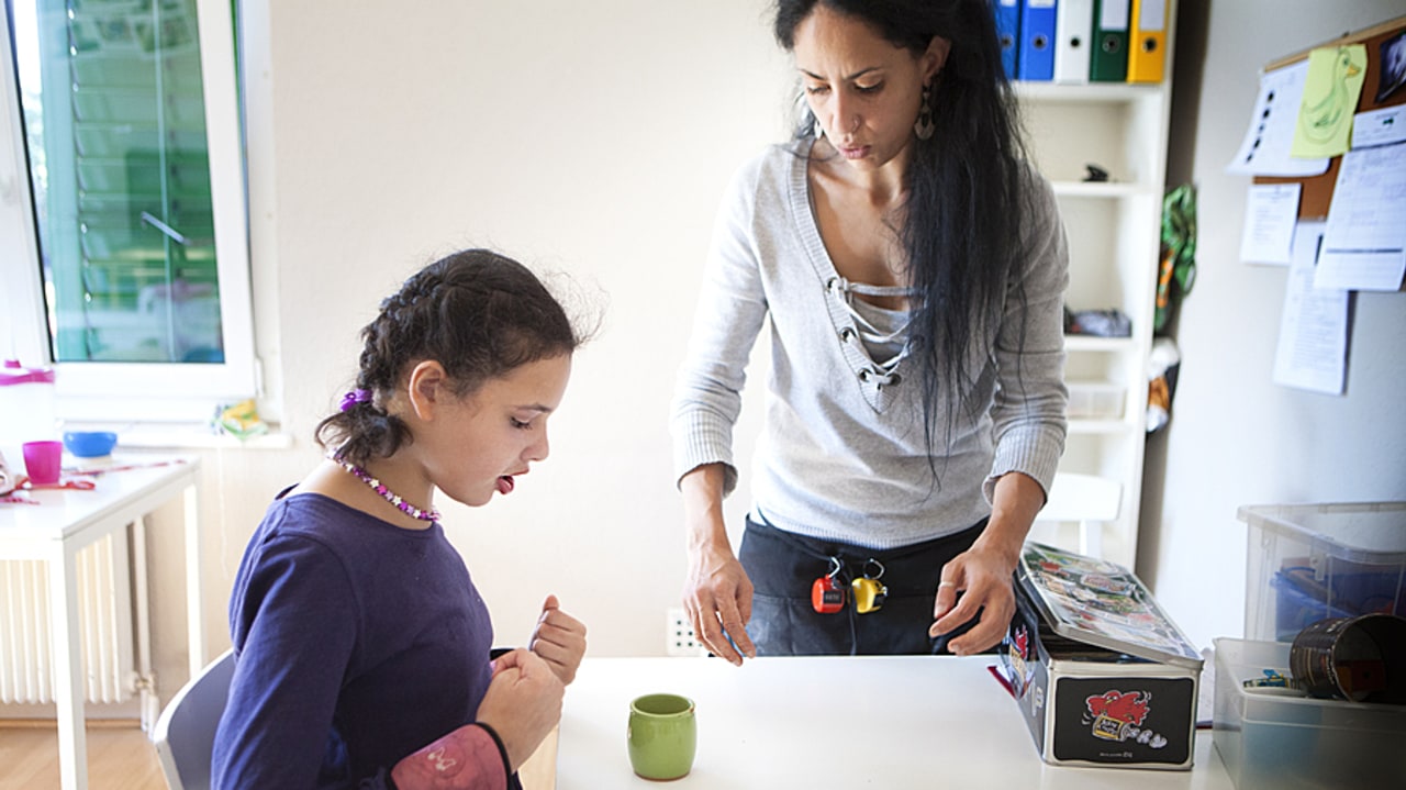 Le centre d'excellence bordelais va mener des travaux sur la transition entre l'adolescence et l'âge adulte et sur les spécificités concernant les femmes atteintes d'un TND. (Amélie-Benoist / Image point FR / BSIP)