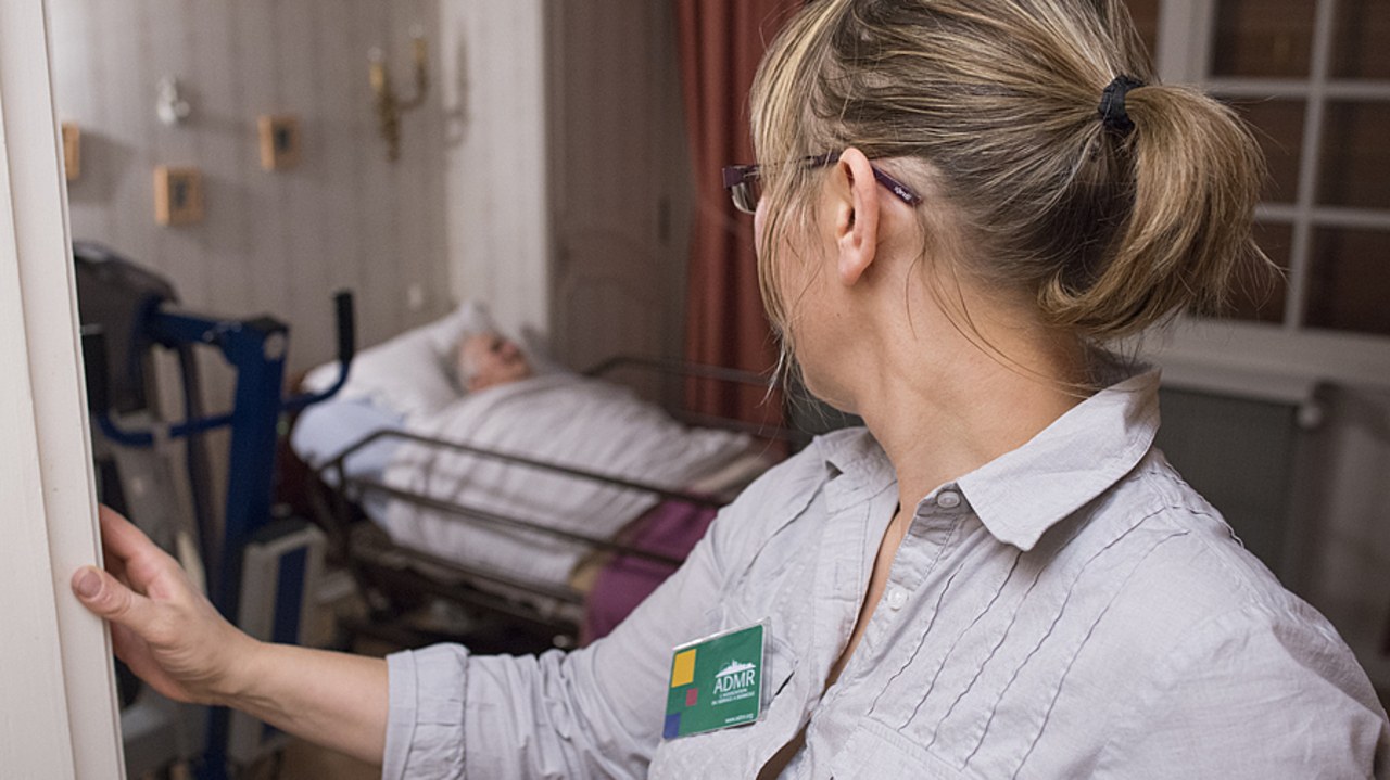 Le refus de l'agrément de l'avenant 68 sur les minima conventionnels revient à imposer "une année blanche sur le plan salarial" à 220 000 professionnels de l'aide à domicile, selon l'union syndicale de branche du secteur. (Astier/BSIP)