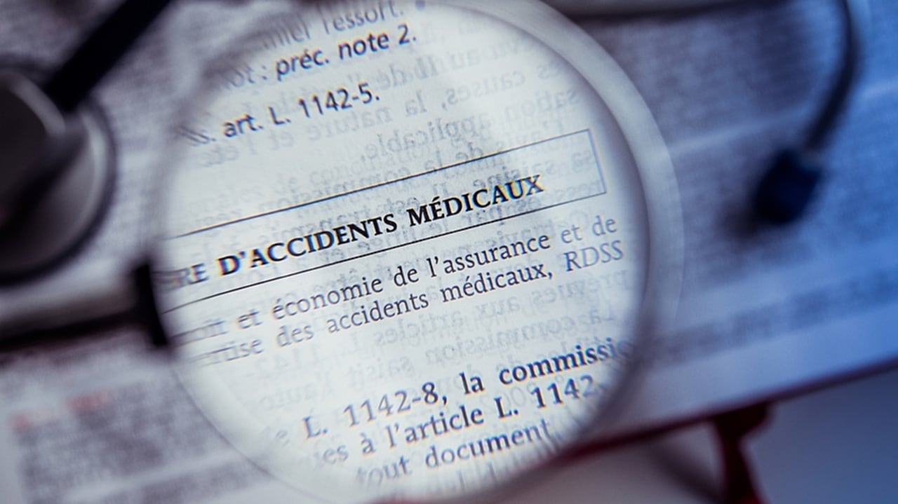 À l'AP-HP, une quarantaine de médecins-conseils s'occupent d'analyser les dossiers au titre de la responsabilité civile médicale pour le compte de la direction des affaires juridiques. (Voisin/Phanie)