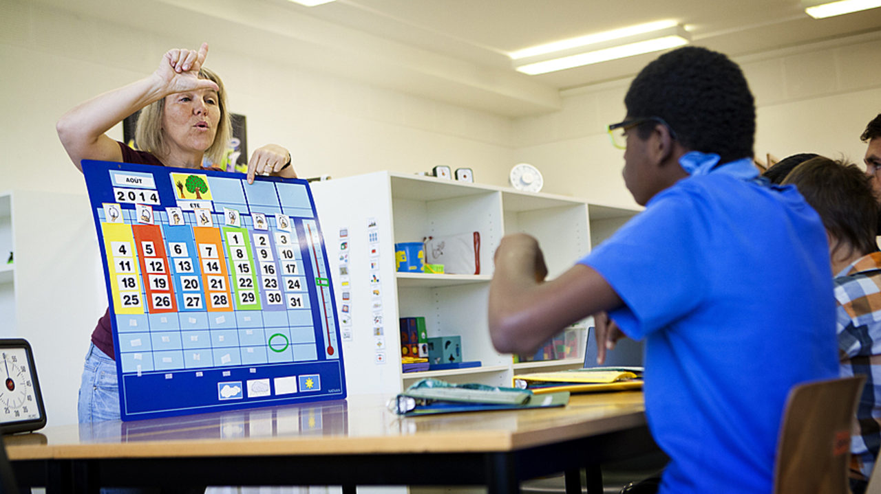 Bien scolariser des enfants handicapés nécessite de repenser l'école sous l'angle de l'accessibilité pédagogique. (Amélie Benoist/Image Point FR/BSIP)