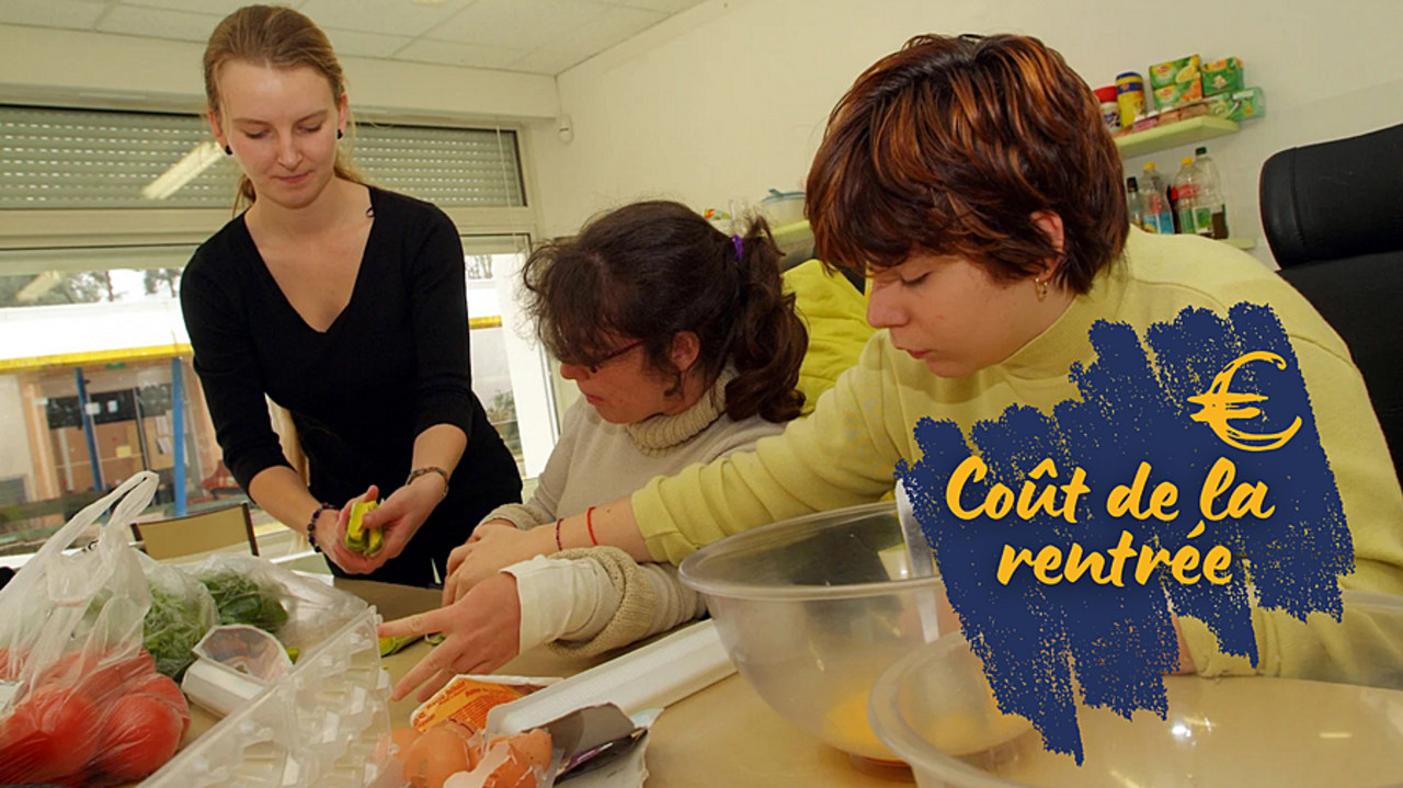 Les frais continuent de grimper, accentuant la précarité et fragilisant l'accès aux formations selon la Fnems. (José Oto/BSIP)