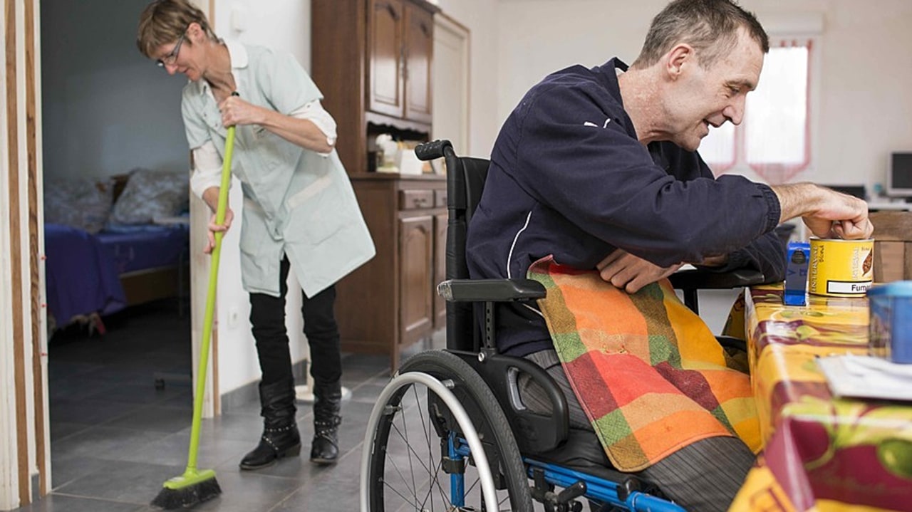 Les effectifs salariés de l’aide à domicile ne progressent pas à l'inverse du reste du secteur. (Astier/BSIP)