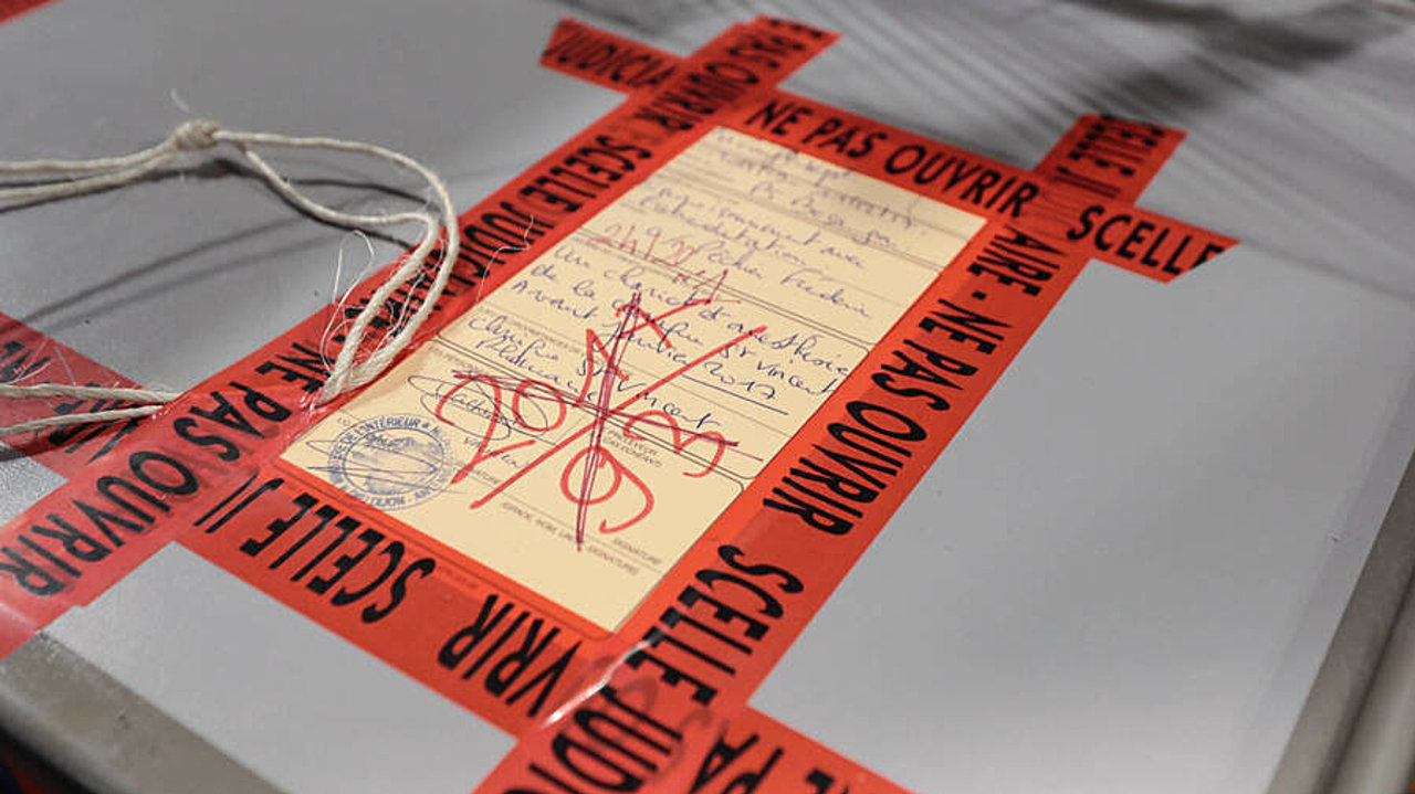 L'injection de gluconate de calcium lors de l'arrêt cardiaque de Sandra Simard et la recherche anticipée d'anesthésiques locaux dans la poche administrée à Jean-Claude Gandon orientent les enquêteurs vers Frédéric Péchier. (Franck Hakmoun/Sipa)