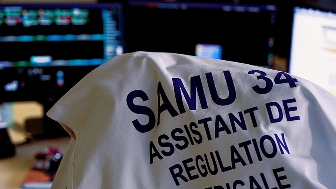 Proche du millier, le déficit en assistants de régulation médicale est plus que conséquent dans les Samu. L'urgent est de combler ce manque mais aussi les renoncements somme toute assez nombreux et le surcroît d'activité dû à l'emballement du nombre d'appels. (Tremelet/Image Point FR/BSIP)