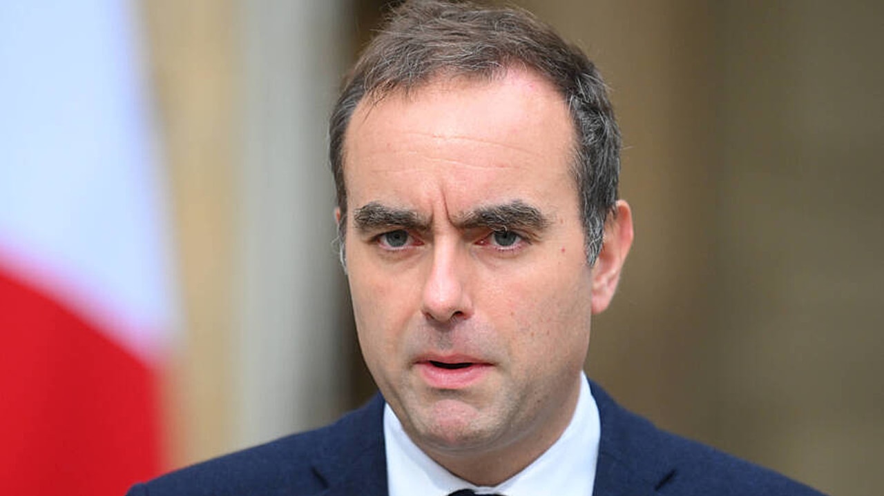 Moins d'une semaine après avoir annoncé sa démission de Matignon, Sébastien Lecornu est de nouveau nommé Premier ministre et pourra déposer le projet de budget au Parlement dans les prochains jours. (Eliot Blondet-Pool/Sipa)