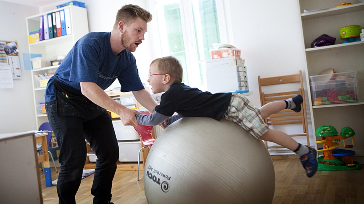 Les PCO permettent de financer les bilans et séances des psychomotriciens, ergothérapeutes et psychologues. (Amélie Benoist/Image Point Fr/BSIP)