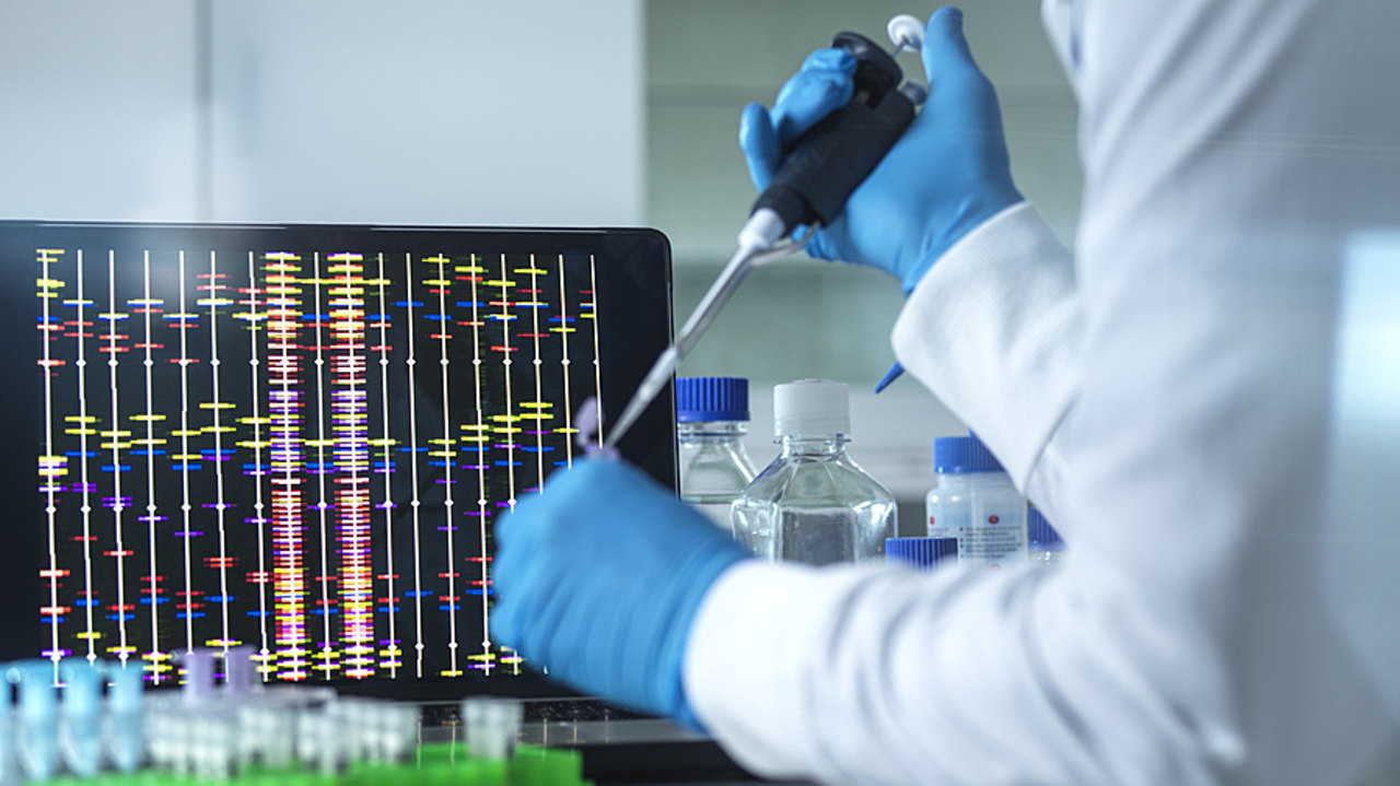 L'évaluation médico-économique des laboratoires de séquençage Seqoia et Auragen se poursuit tandis que se pose la question, pour le nouveau plan, de déployer d'autres plateformes. (SPL/BSIP)