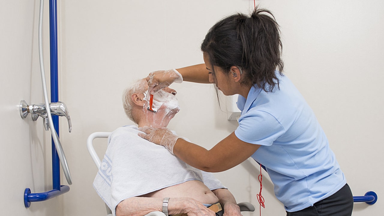 Chaque étape du soin doit être décortiquée, les consommables, médicaments et matériels utilisés référencés pour tendre vers l'écoconception. La plateforme Osmose doit permettre aux établissements de gagner du temps. (Astier/BSIP)