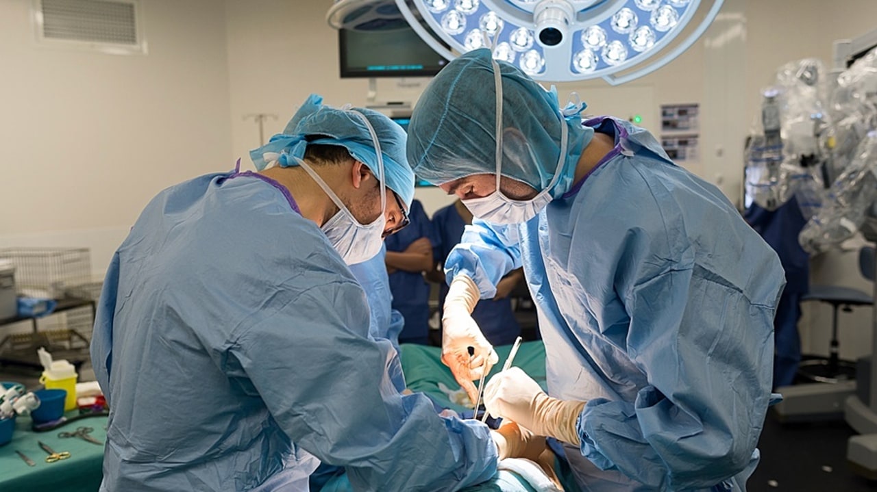 Les "never events" surviennent à 84% lors d'interventions programmées, un cadre opératoire censé être pleinement sécurisé. L'oubli de matériel et la brûlure du patient recouvrent à eux deux 55% des cas répertoriés et indemnisés. (Albane Noor/BSIP)