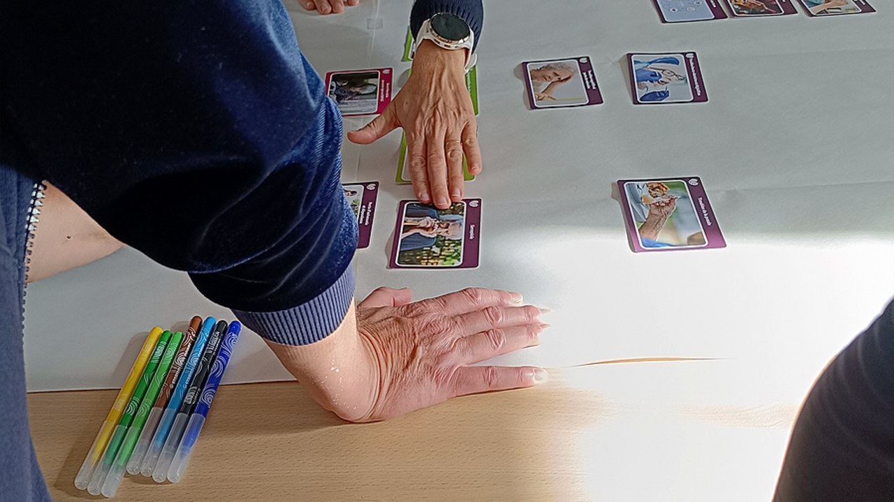 Les cartes de la fresque de la dénutrition se complètent une à une. (Lydie Watremetz/Hospimedia)