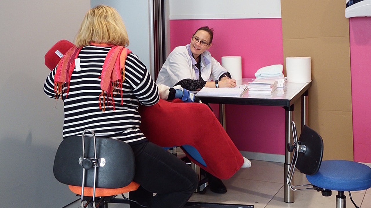 Une consultation commune entre le service pédiatrique et le service adulte ainsi que l'accompagnement de la famille sont des atouts pour une transition réussie. (Emmanuelle Deleplace/Hospimedia)