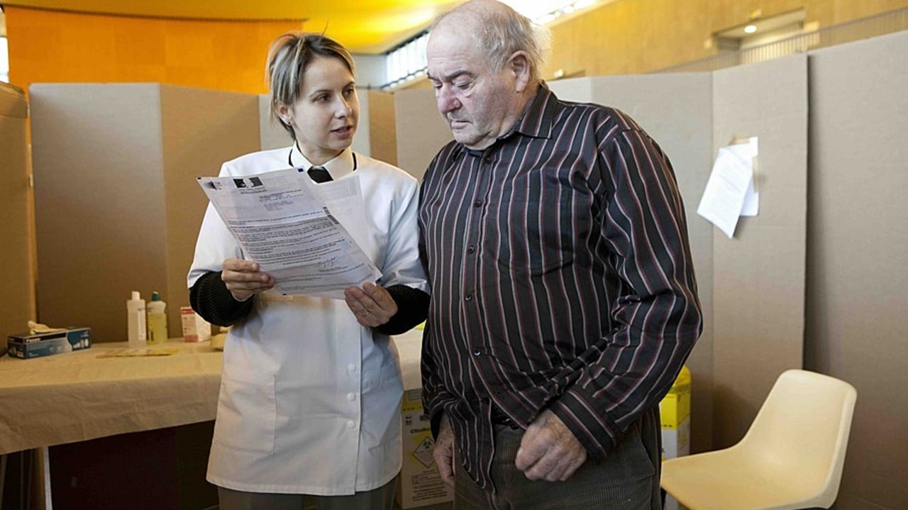 La vaccination contre la grippe des résidents d'Ehpad doit rester, selon l'AD-PA, un choix éclairé. (Bruno/Image Point FR/BSIP)