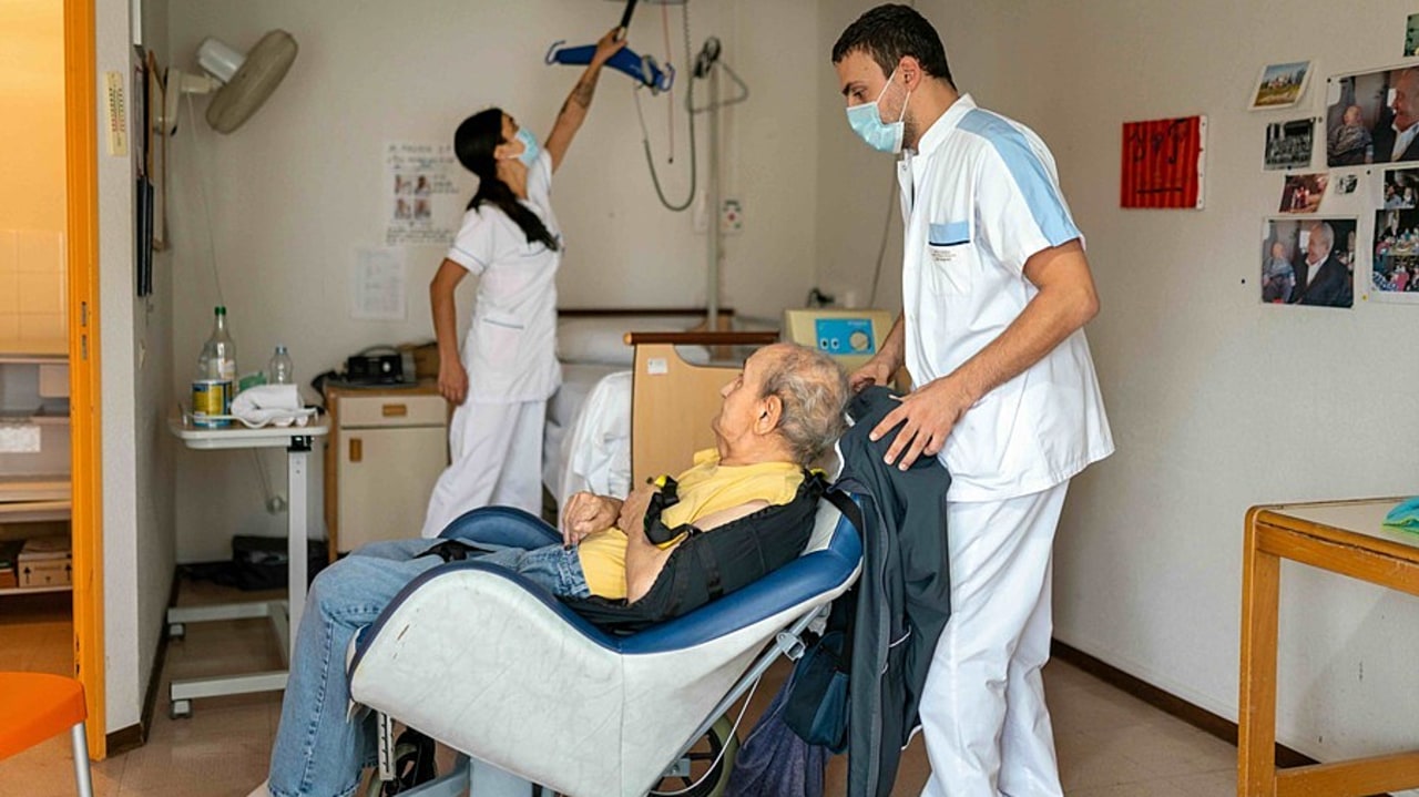 La FHF dénonce le contresens qu'il y aurait à considérer qu'il n'existe pas de lien entre les ratios d'encadrement et la qualité effective de l'accompagnement. (Morcillo/BSIP)