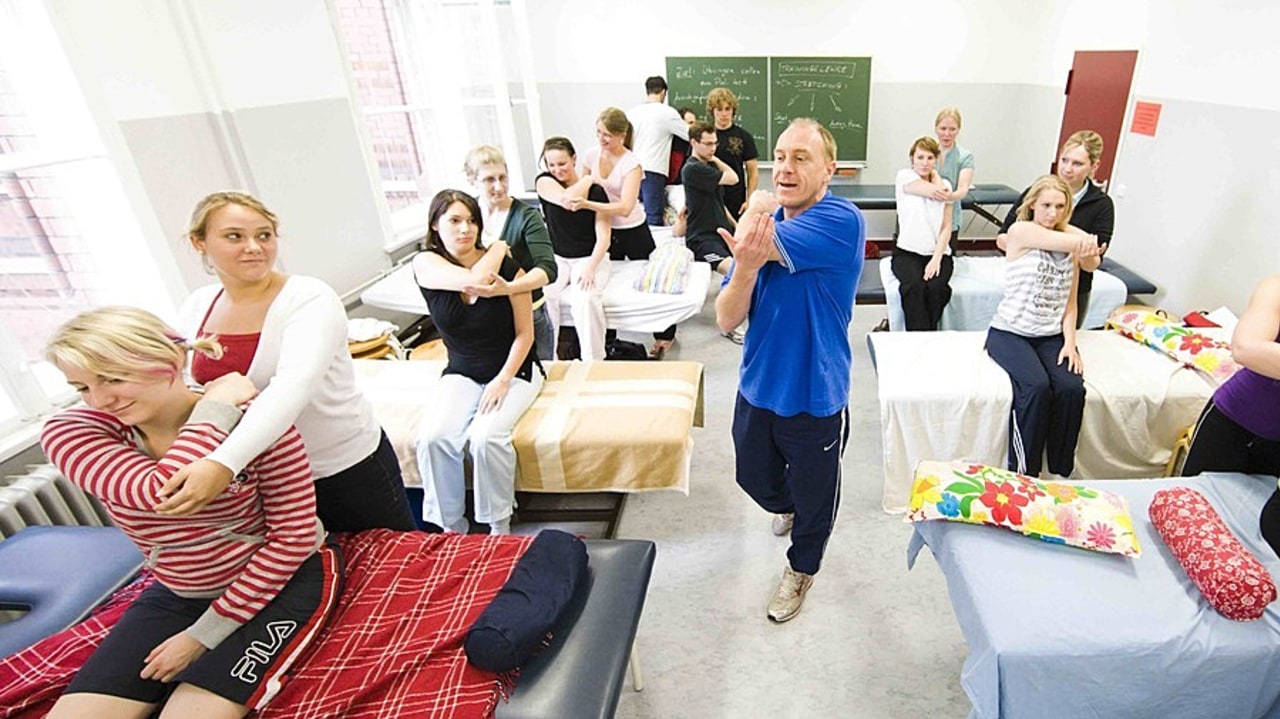 La formation des kinésithérapeutes ne peut pas se faire uniquement à distance, les heures de travaux dirigés impliquent des simulations sur des cas réels. (DPA Picture Alliance/BSIP)