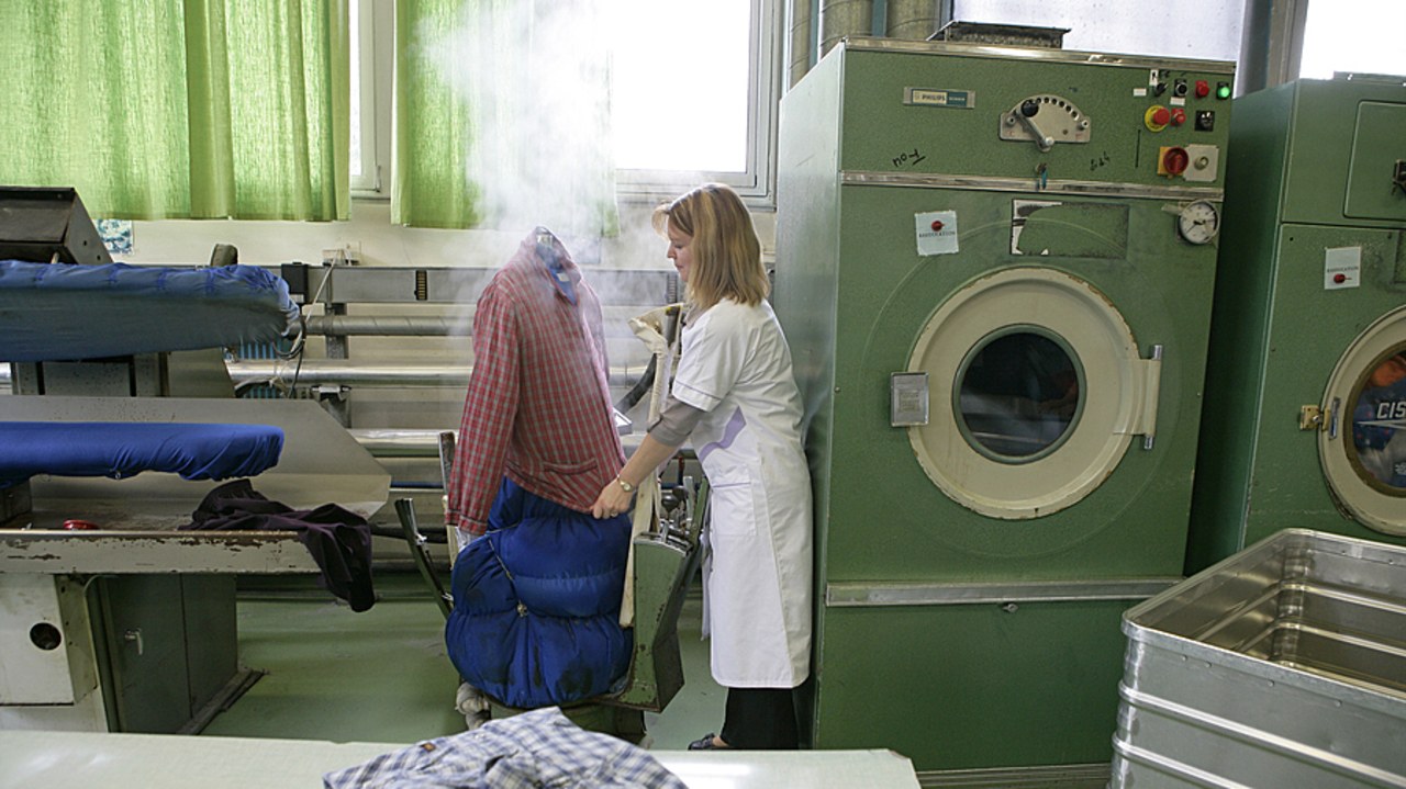 Les facteurs déclencheurs récurrents des incendies en blanchisserie sont l'orage et la foudre, la surchauffe du linge, l'intervention de sociétés extérieures (soudure, toiture), les dysfonctionnements électriques. (Chassenet/BSIP)