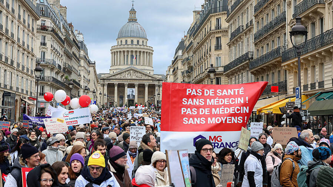Selon les organisateurs, plus de 20 000 médecins ont foulé le pavé parisien ce 10 janvier. (Romuald Meigneux/Sipa)