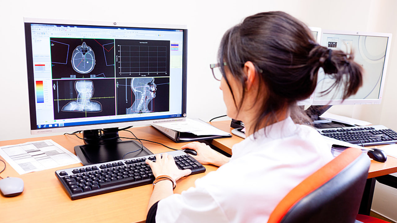 À Gustave-Roussy, le choix a été fait de développer des solutions d'IA en interne pour qu'elles reflètent mieux la pratique clinique et soient conçues pour le domaine de l'oncologie. (Burger/Phanie)